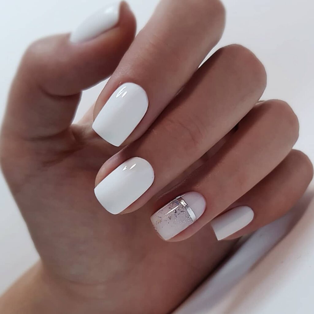 Manicure con semipermanente strong
