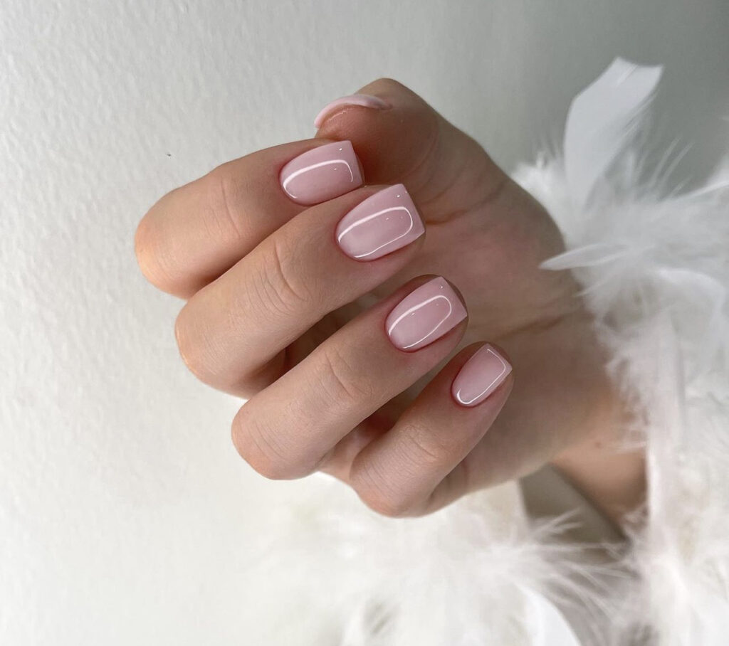 Manicure russa con semipermanente