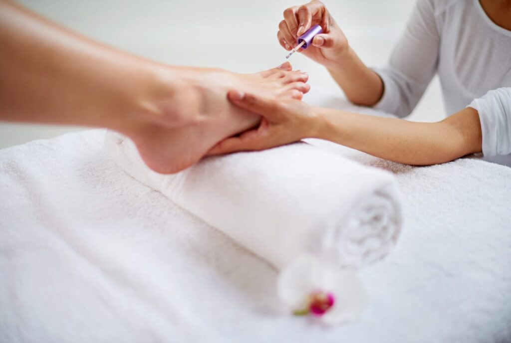 Pedicure curativo con semipermanente, Hello Beauty Roma