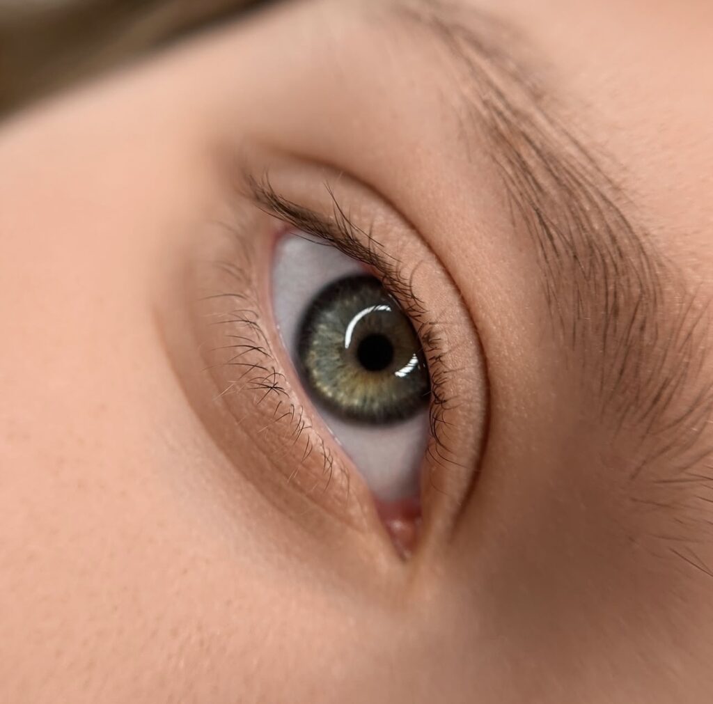 Laminatione ciglia con colore e siero, Hello Beauty Roma